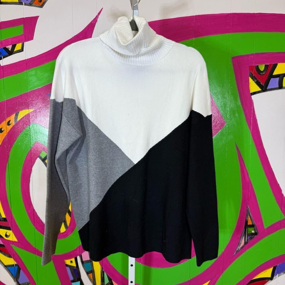 EcoWish, Colorblock Turtleneck Sweater - White, Gray, and Black. Size Medium.